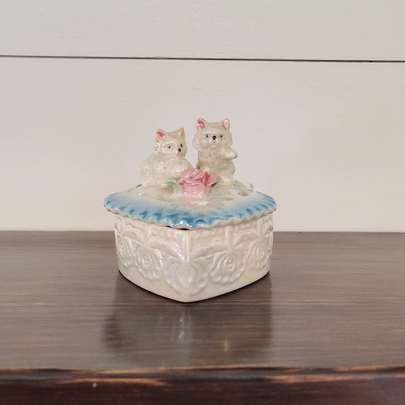Heart-Shaped Ceramic Trinket Box with Cats - Picture 1 of 8